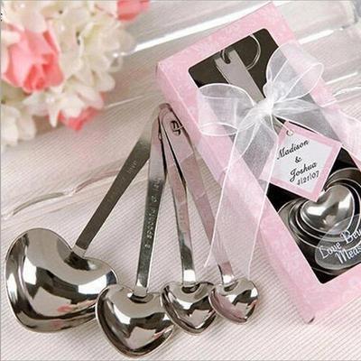 Ein Set aus vier coolen Luxus-Tischgeschirr Messlöffeln in süßer Herzform Hochzeitsgeschenk