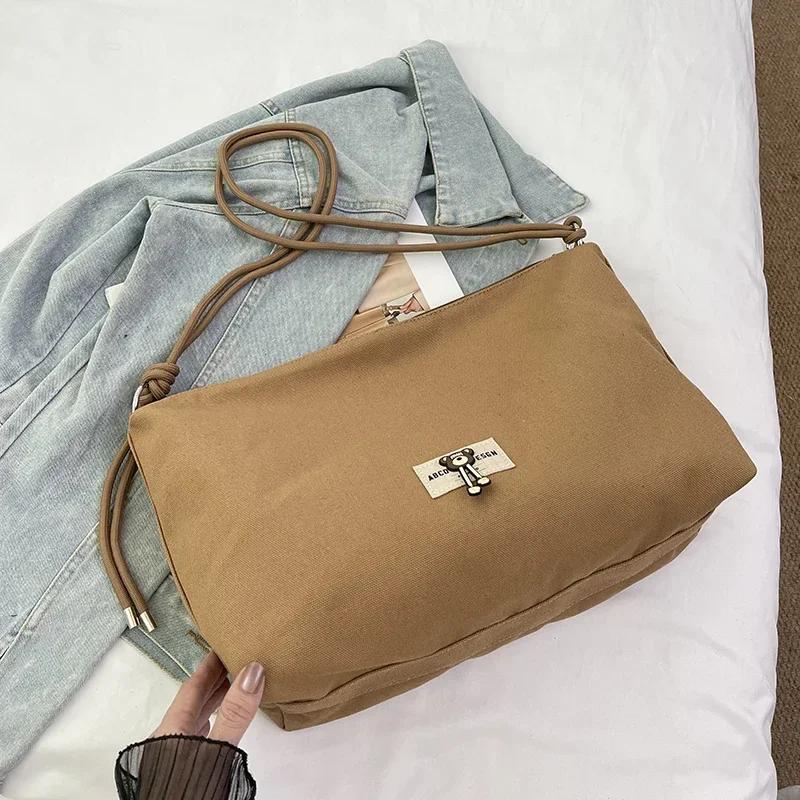 Large capacity feminine bag  portable and versatile  casual and fashionable  retro shoulder bag in fashion  new