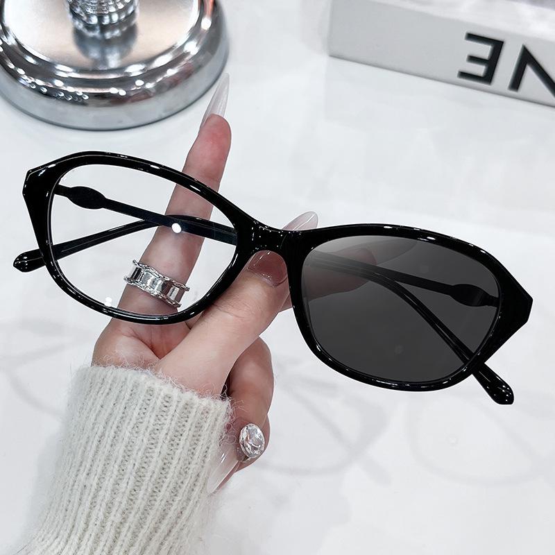 New Fashion Cat Eye Color-Changing Anti-Blue Light Glasses with Trendy Photochromic Lenses