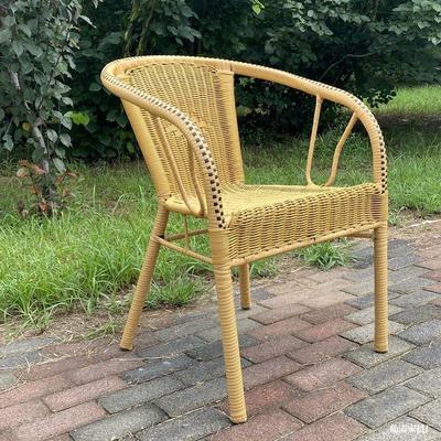 Set Tavolino da Tè e Sedie in Rattan per Balcone - Design Fresco Estivo con Sgabelli per Anziani, Perfetto per Cortile o Terrazza.