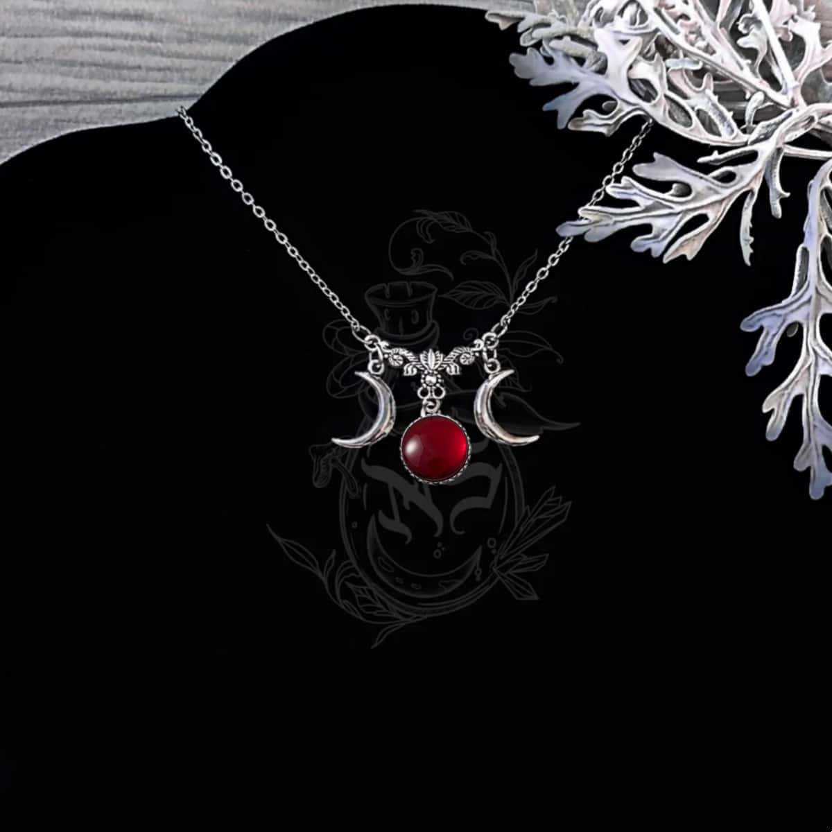 

Gothic Triple Moon Goddess Symmetrical Crescent Moon Crystal Pendant Necklace for Women Halloween Bohemian Witch Pagan Jewelry красный