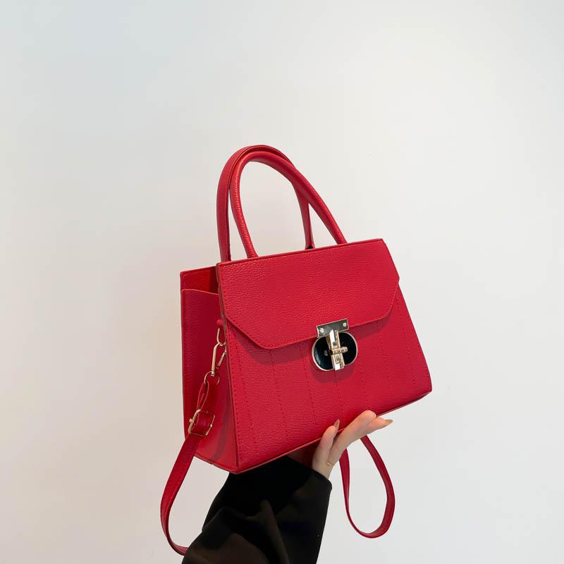 Stylish Casual Women s Square Bag With Soft Synthetic Leather And Versatile Design красный