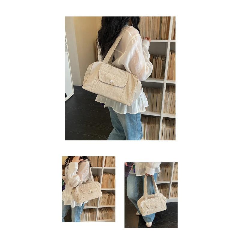 

Lightweight sports bag for women2026New large-capacity versatile travel bag, casual niche shoulder bag, niche fabric bag брудно-білий