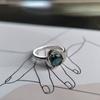 Серебряное кольцо с топазом Лондон Блю 1.091ct, фианитами, вес изделия 3,05 гр (2178026)