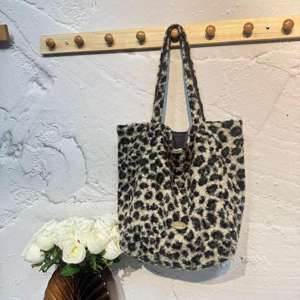 2026 New Ins Style Reversible Woolen Tote: Autumn/Winter Large Capacity Trendy Shoulder Shopping Bag