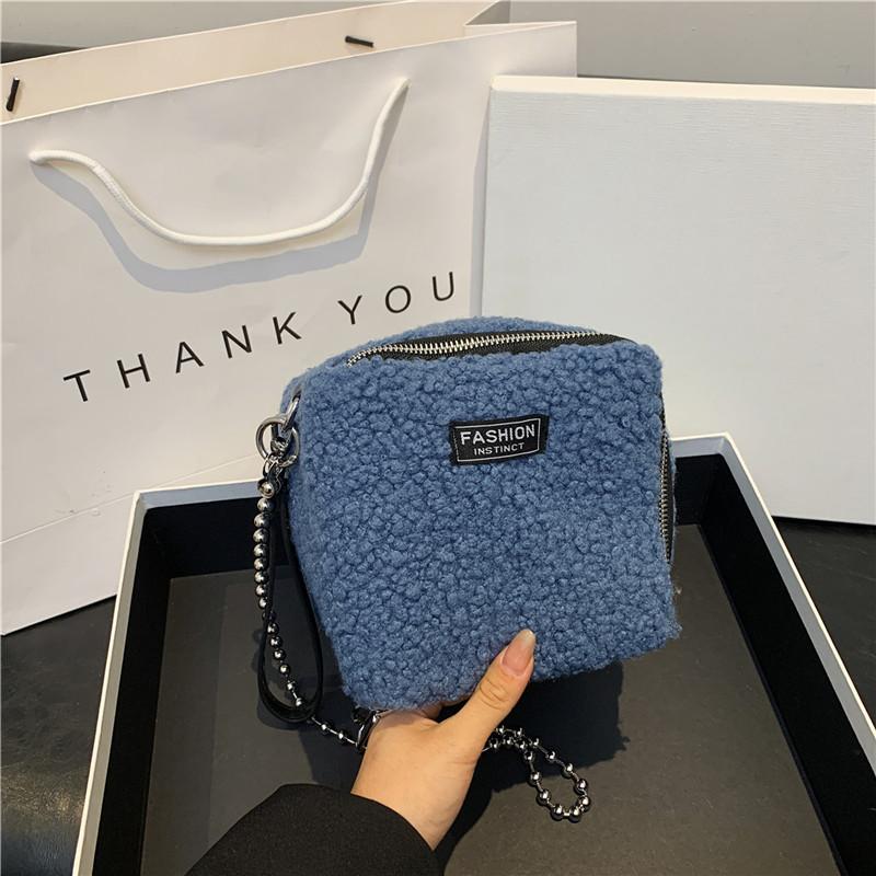 

2025 new shoulder bag autumn and winter women cute versatile fashion versatile ins commuter messenger plush bag women розовый