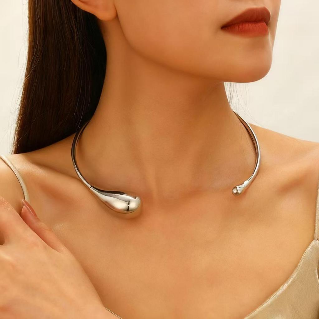 Fashionable Water Drop Textured Metal Necklace & Bracelet Set for Women