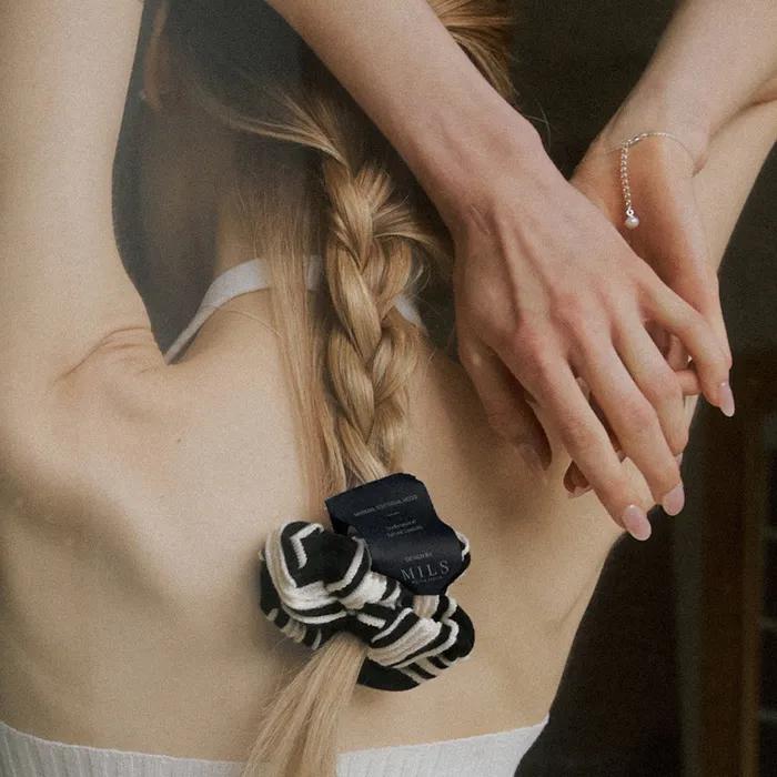 Editorial Stripe Scrunchie(2Colors). MLH2606