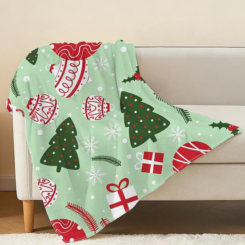 Christmas Themed Hemmed Fleece Blanket – Fresh Green Soft Warm Plush Blanket for Home, Couch, Festive Atmosphere