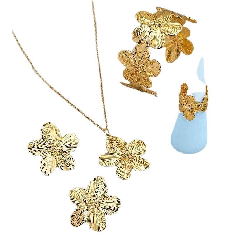 Vintage Gold Big Flower Pendant Necklace Bracelet Ring Stud Earring Set High-end Temperament Charm