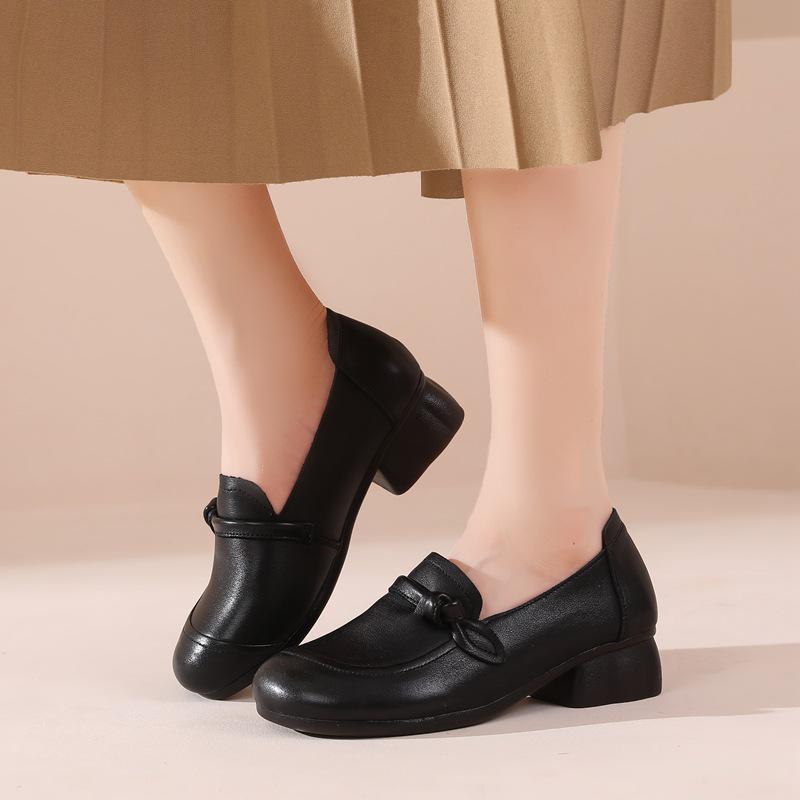 Women's Retro Low Heel Cowhide Shoes: Comfortable, Versatile, Non-Slip Soft Sole, Ideal for Commuting.