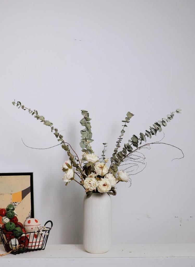 Nordic Matte Frosted Ceramic Vase with Vertical Stripes - Decorative Soft Furnishing for Living Room Entrance