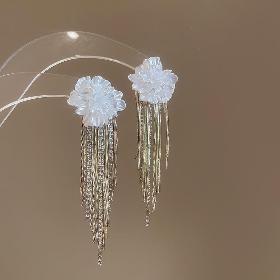 Diamond-set pearl petals fringed earrings stud earrings temperament fashionable and versatile design earrings
