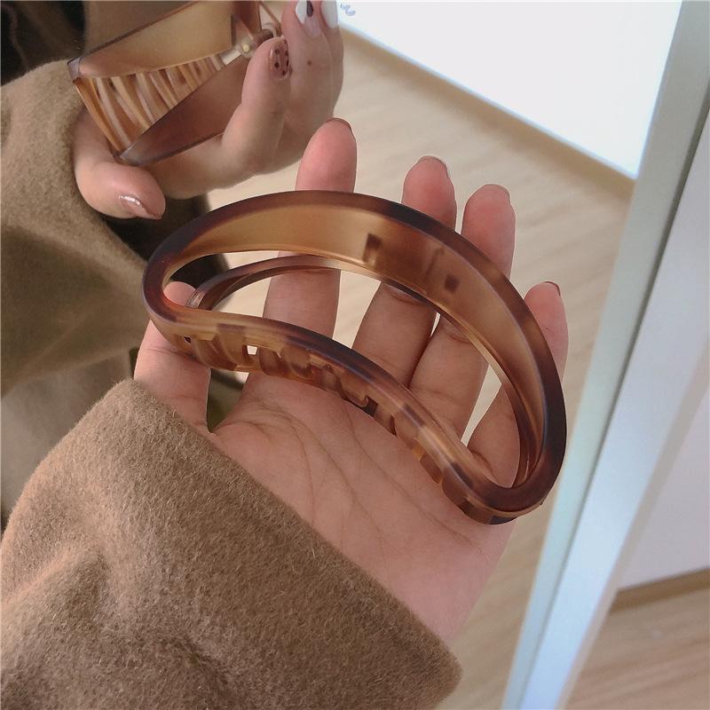 Summer Amber Gentle Matte Large Grab Clip Temperament Brown Scrub Back Head Hairpin Shark Clip