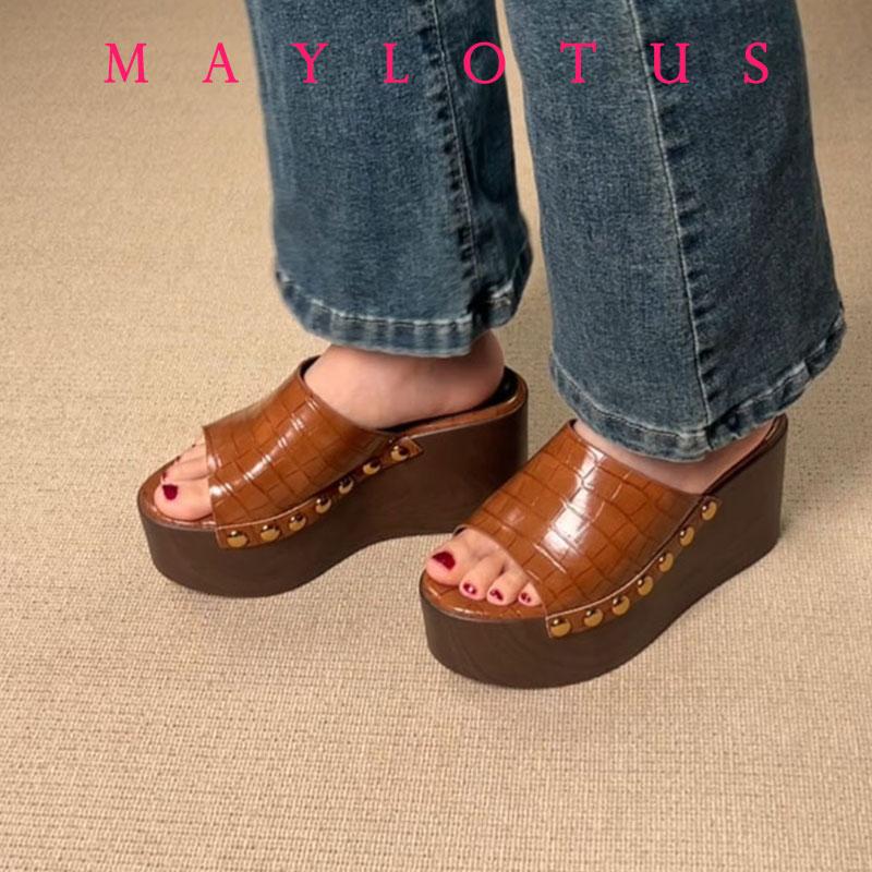 Fashion Women's Sandals Plus Size 34-42 Summer Platform Slippers Women Outdoor Slides Slipper Vintage Rivets High Heels New Wedges Shoes