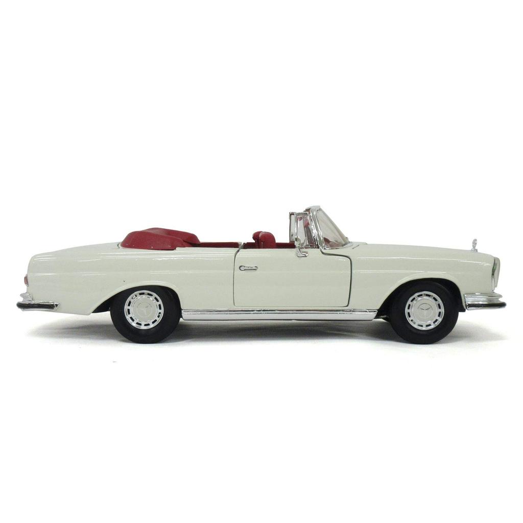Maisto 1/18 scale diecast model Mercedes-Benz 280SE SE 1967 White (200-088)