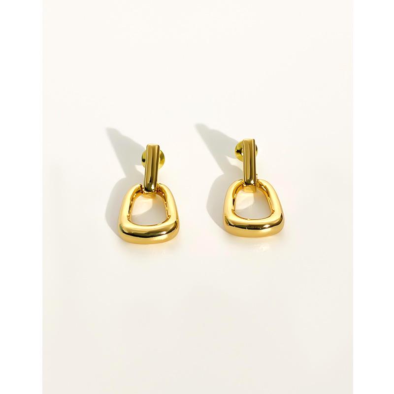 Retro Square Metal Hoop Earrings for Women - European & American Style, Versatile Minimalist Design, Cold Chic Temperament.