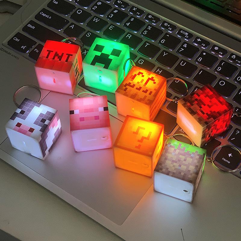 Motyw Gry Mc Otaczający Latarkę Ledową Ładowalna USB Mini Latarka Brelok Zawieszka do Plecaka Prezenty dla Dzieci Lampka Nocna Led