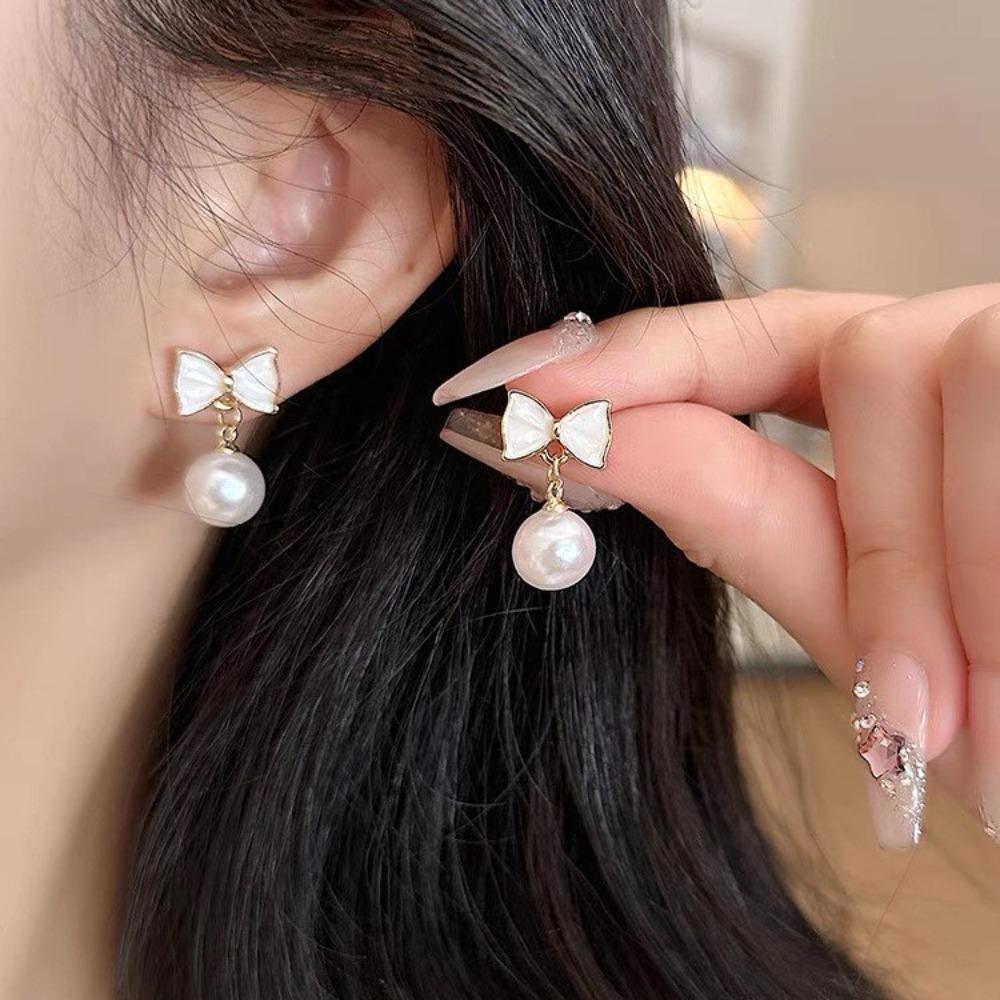 French Small Fragrant Style Pearl Stud Earrings Women's Light Luxury High-end Sense Retro Temperament Earrings Ear Jewelry
