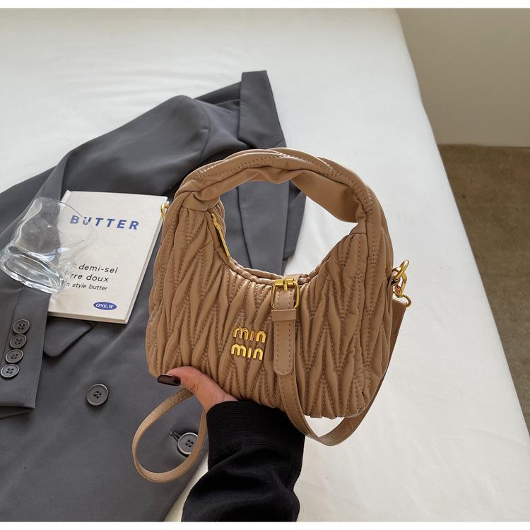 

2025 новая сумка женская нишевый дизайн модная плиссированная сумка-облако сумка через плечо универсальная сумка-полумесяц на плечо хаки