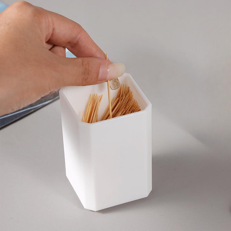 

1 шт. Современная зубочистка - Портативный и стильный квадратный дизайн, Прочный пластиковый диспенсер для зубочисток с легкодоступным слотом для кухни, гостиной белый