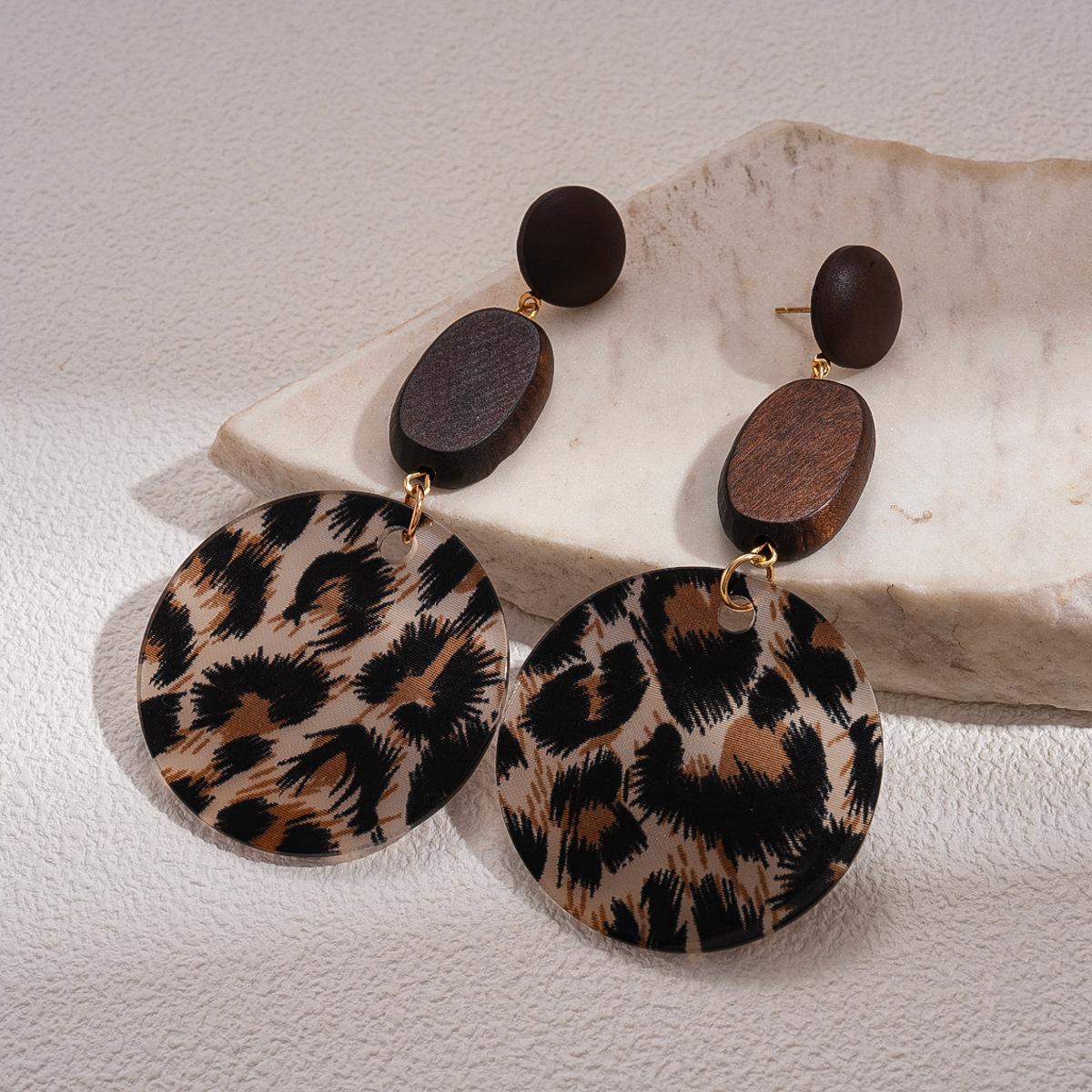 

Wood acrylic leopard print hollow geometric round silver needle earrings autumn and winter retro earrings