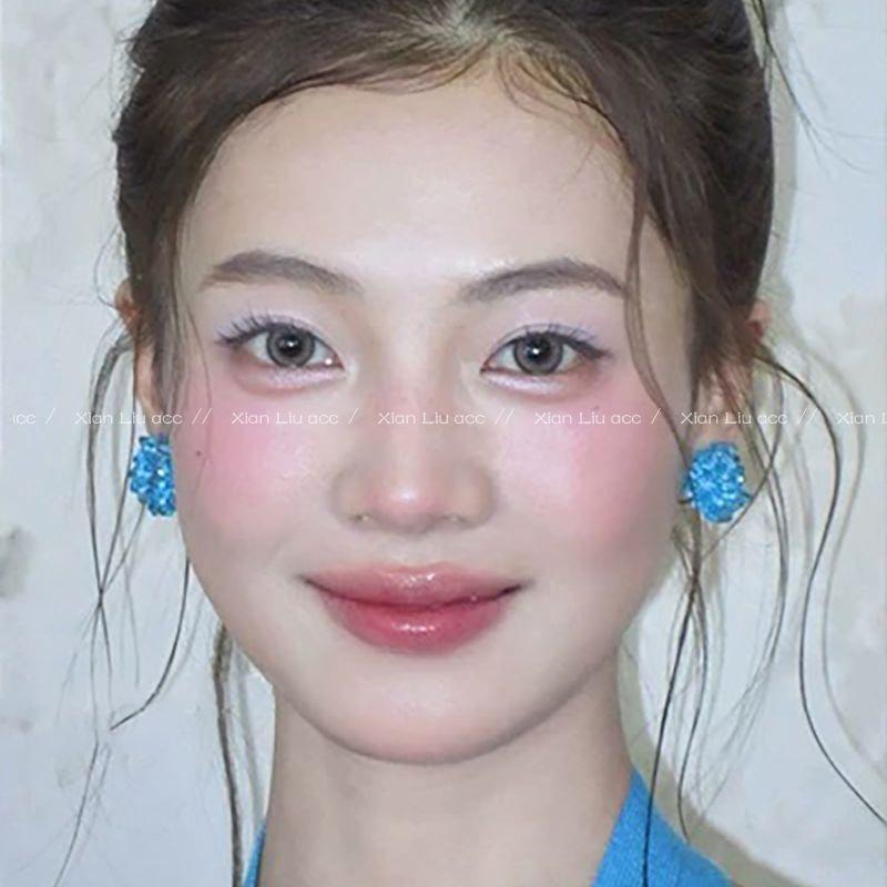 

Ухо Синяя Рифма! Синие серьги-гвоздики с бусинами, имитирующие дробленый лед, для девочек, новый поступление 2025, нишевый стиль, необычные серьги, серьги для лета Sea crystal blue broken ice earrings-Silver Needle