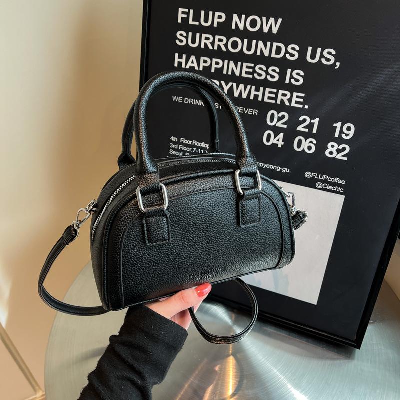 Small Bag Women's Retro New Fashion Messenger Bag Versatile Niche Portable Pillow Bag