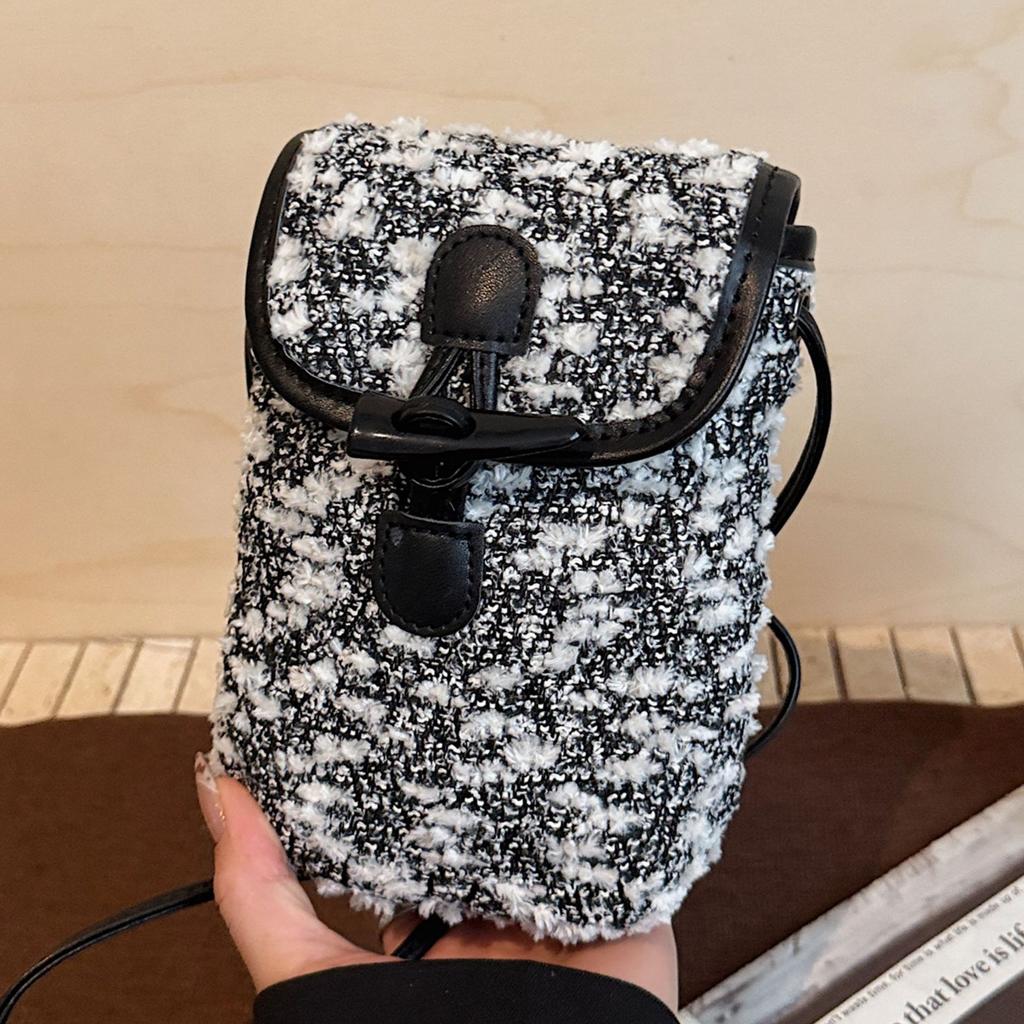 Corner Buckle Mobile Phone Bag 2025 New Fashion Popular Small Square Bag Mini Retro Plush Contrasting Color Shoulder Messenger Bag