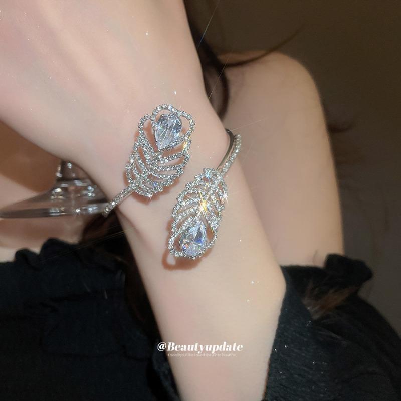Flowing light~ Explosive zircon feather opening bracelet light luxury high-end bracelet celebrity style personalized jewelry women
