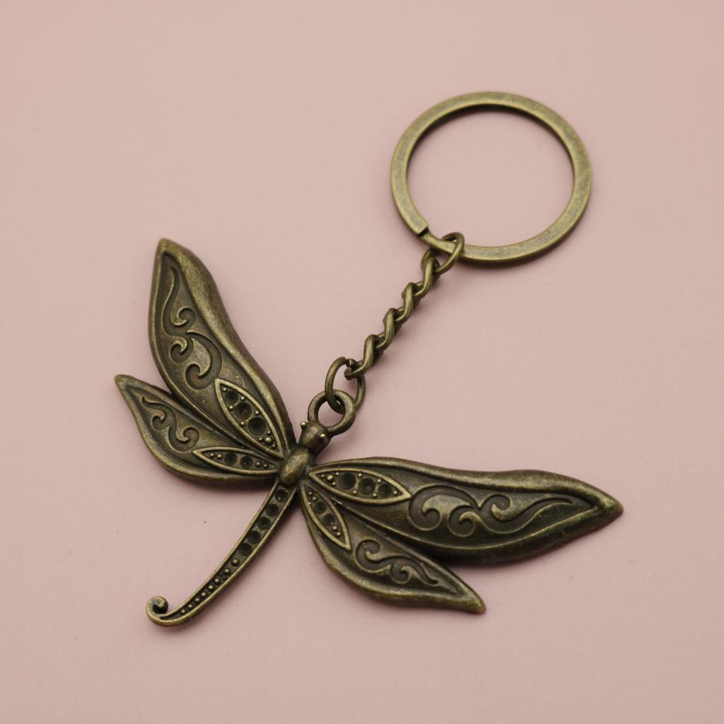 Bijuterii la mare căutare, Pandantiv breloc libelulă minimalist