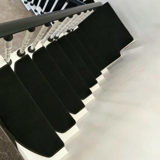 Treppenteppich Halbkreisförmige Treppenmatte Rutschfeste Unterseite Treppenschutz Dick Saugfähig Treppenstufenmatte Schützt Treppen für Zuhause Kindersicherheit