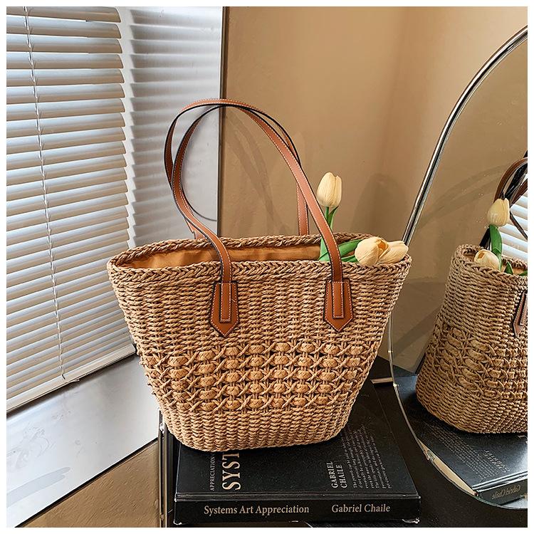 Simple grass woven bag women's new casual large-capacity vacation style tote bag underarm shoulder bag