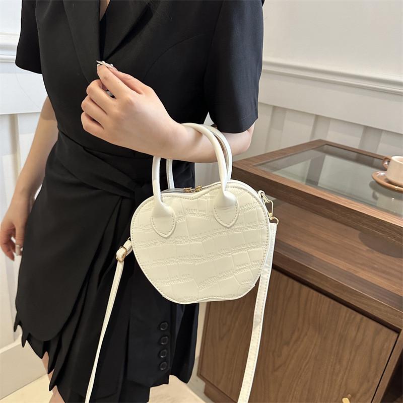 Chic Casual Crossbody Heart-shaped Bag For Women Perfect For Fashion Forward Outfits