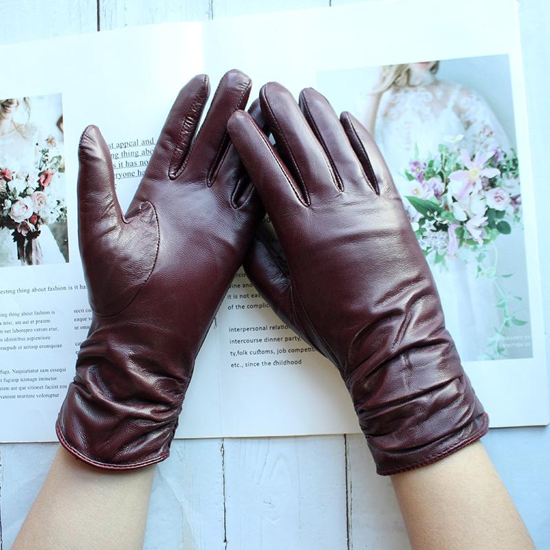 Sheepskin Leather Gloves Women's Fashion Elastic Style Velvet Lining to Keep Warm in Autumn and Winter Retro Color Points