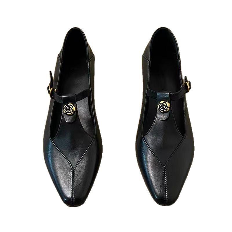 

Chengdu style versatile leather one-word buckle hollow single shoes women s retro camellia thick heel commuter Mary Jane shoes 35