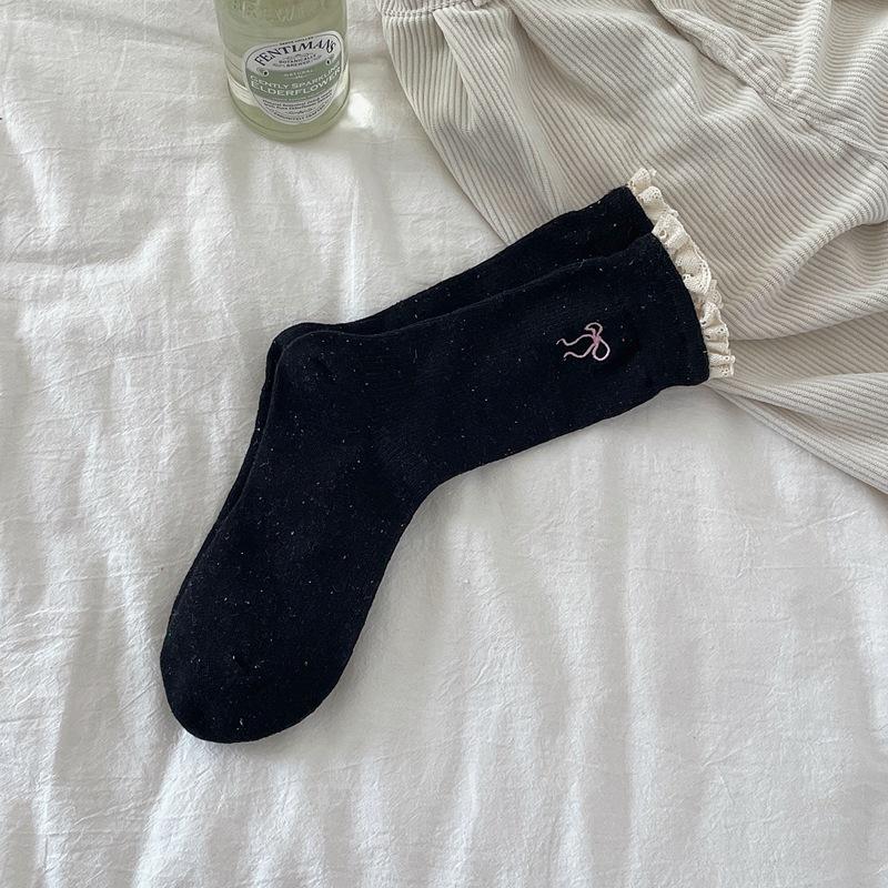 

Осенне-зимние женские носки до середины икры с жаккардовым узором в виде бантиков, с подвернутым швом и контрастными цветами, универсальные и милые длинные носки 1 pair чёрный