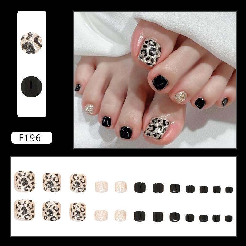

Exquisite champagne leopard print fine flash fashion white versatile European and American ins style removable toenails 24 pieces