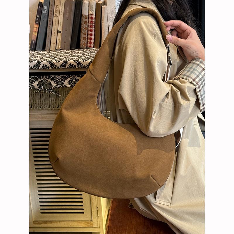 Korean retro suede suede crescent bag, new high-end niche portable shoulder bag, large-capacity tote bag.