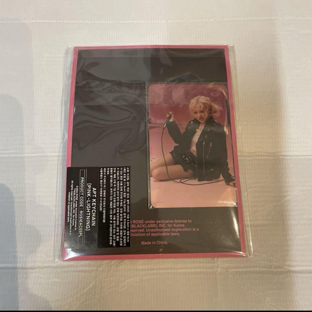 [USED] BLACKPINK Rose Pop-up Keyring with Trading Card