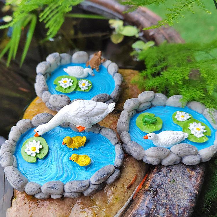 Mini Lotus Pond Micro Landscape Ornament – Rockery Fish Tank DIY Sand Table Bonsai Decoration