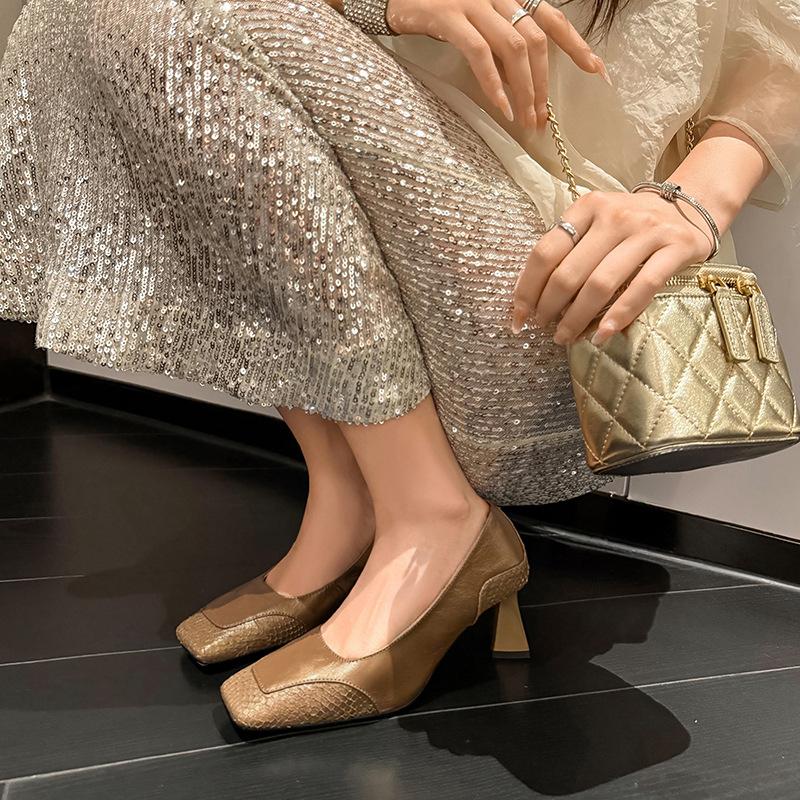 Niche fashion simple temperament high heels 2025 autumn new square head thick heel shallow mouth one pedal popular single shoes