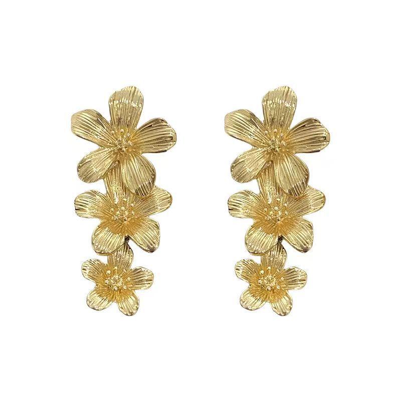Light luxury high-end sense gold long fringed temperament earrings fashionable atmosphere versatile stud earrings personalized daily earrings