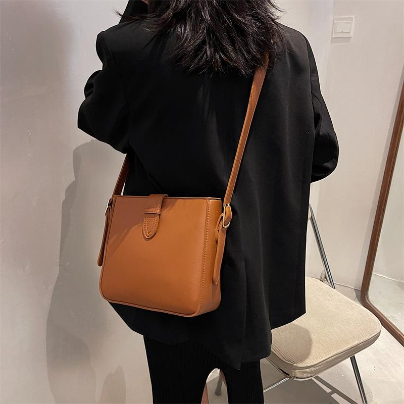 This Year's Popular Bag Women's 2025 New Fashion Texture Women's Bucket Bag Versatile Shoulder Messenger Bag
