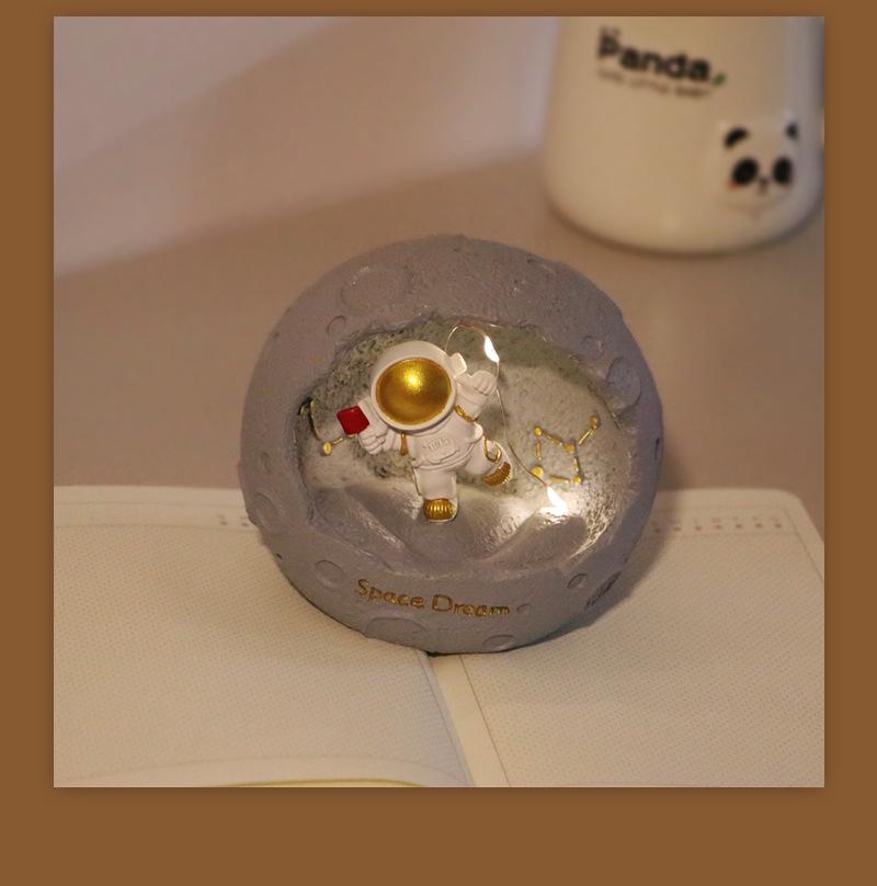Cute Astronaut Night Light: Eye-Protective Bedroom Lamp for Girls, Kids, Spaceman Sleep & Desk Light, Gift Idea