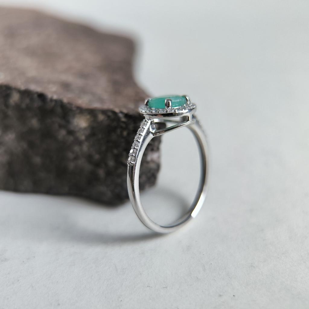 Серебряное кольцо с натуральным изумрудом 1.155ct, вес изделия 2,01 гр (2206125)