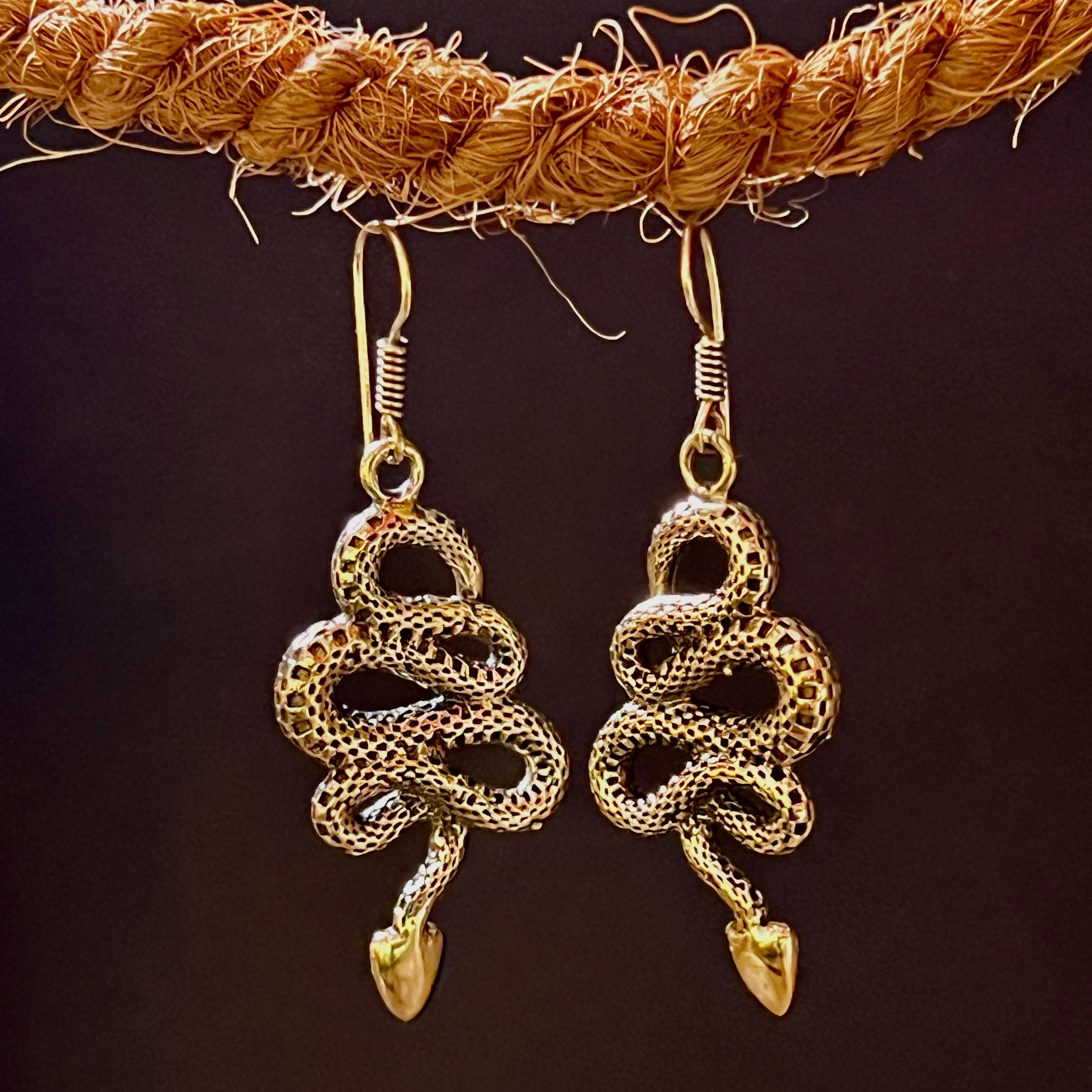 

Сережки-змії, сережка-кобра, сережка-пітон, сережки-кільця зі зміями, подарунок, довгі сережки, латунні сережки зі зміями, прикраси зі зміями золотий