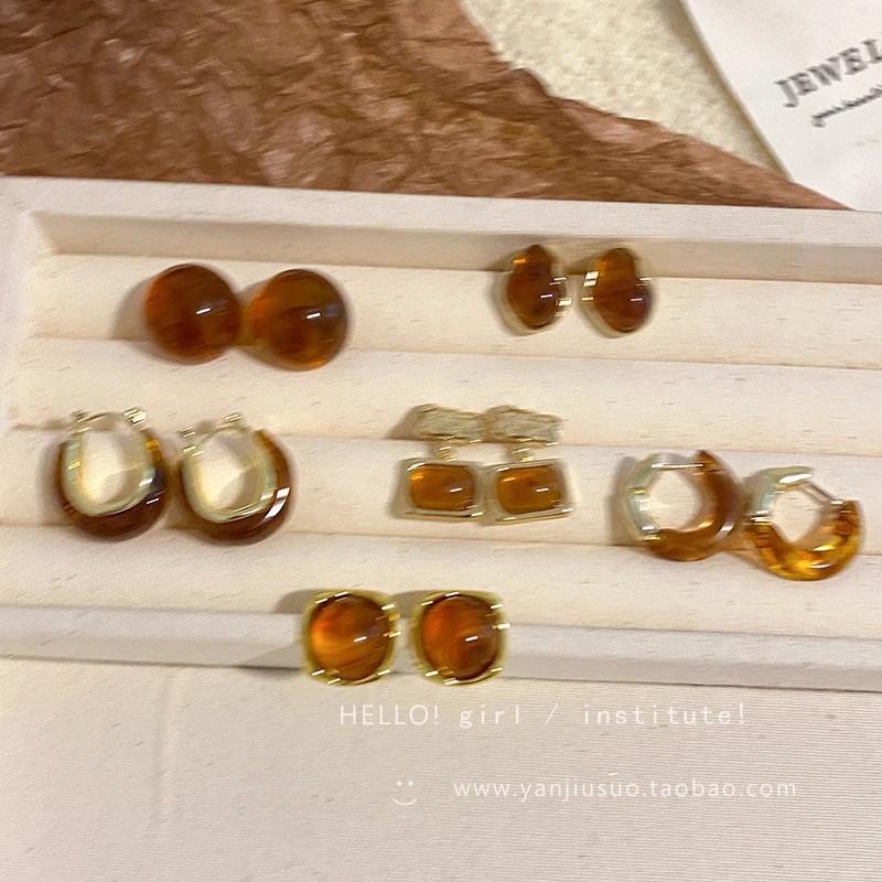 Popular Maillard Retro Coffee Earrings Women's Hong Kong Style Temperament High-end Earrings Internet Celebrity Same Ear Jewelry