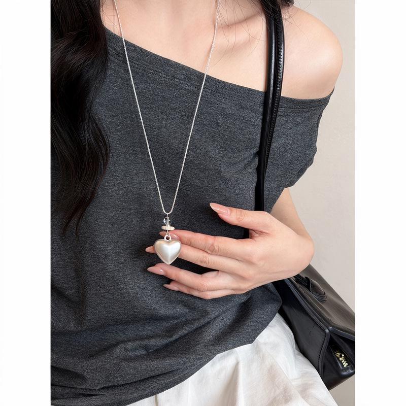 Summer's Choice: Korean Silver Flower Heart Beaded Necklace – Niche Design, Versatile Women’s Pendant Accessory.