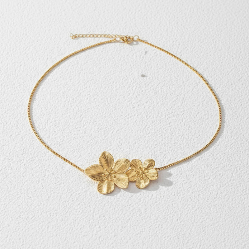 Stainless Steel Fashionable Large Flowers Necklaces for Women Ladies Classic No Fading Collarbone Necklaces Charm Jewelry Gifts